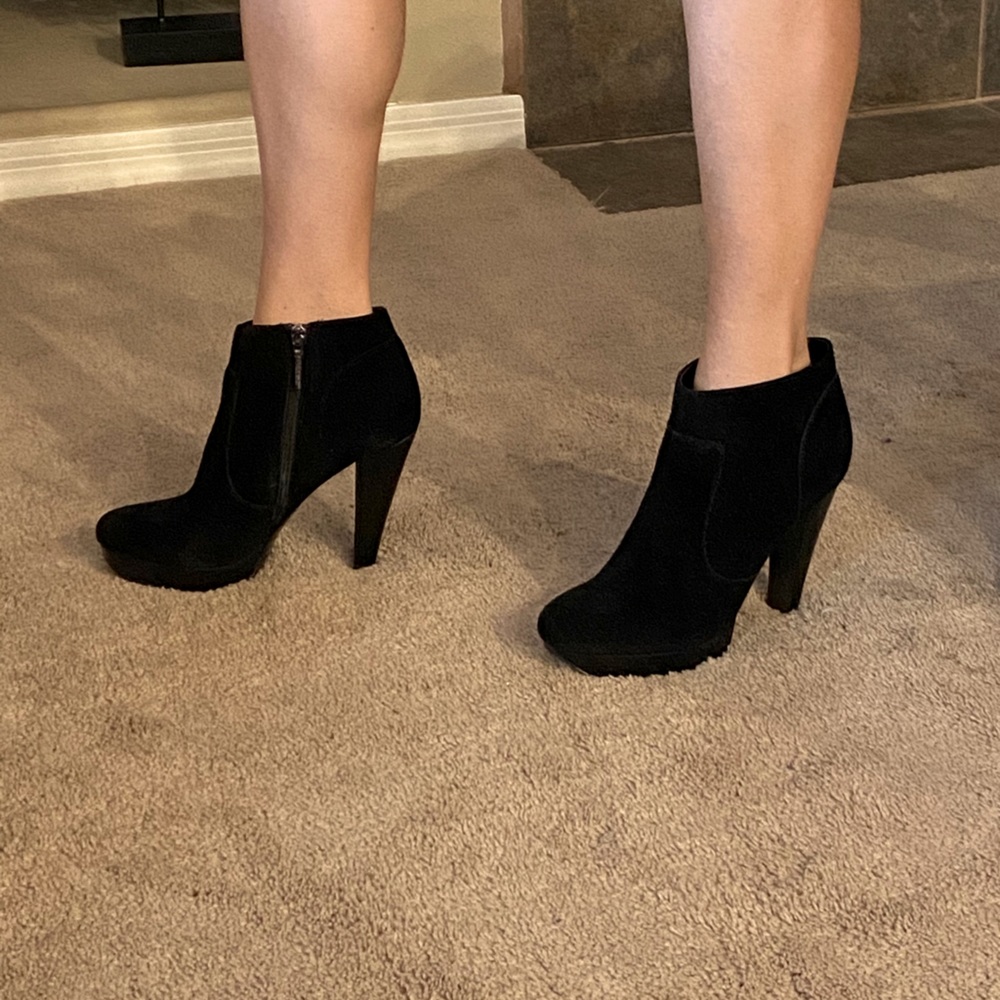 🔥 Calvin Klein Suede Blk Booties Sz 9 🔥
